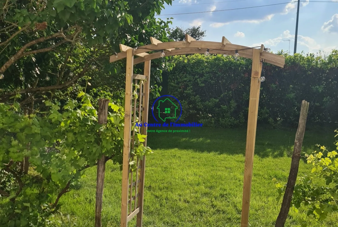 Maison de ville avec jardin, terrasse et garages à vendre à Agen 
