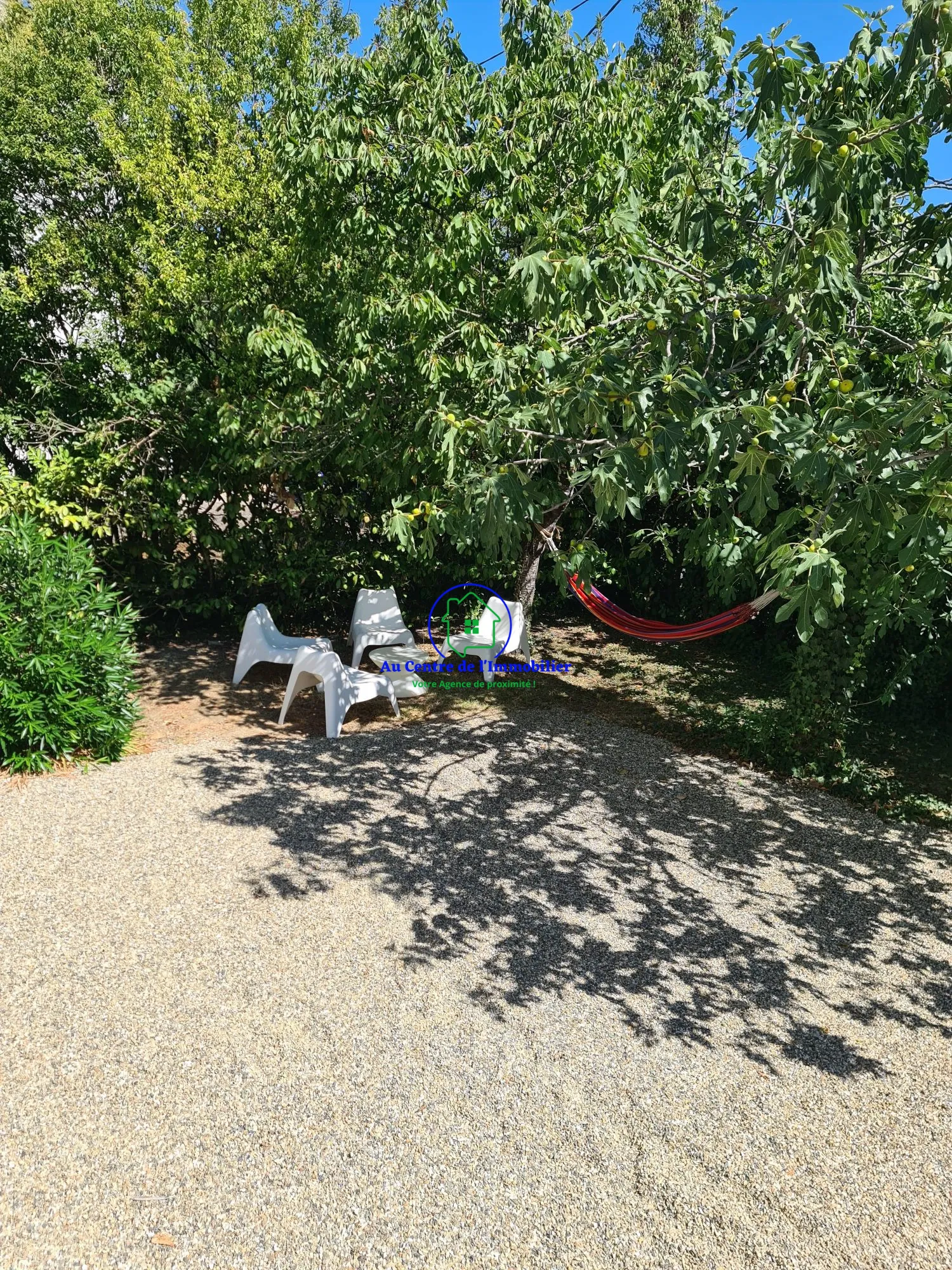 Maison de ville avec jardin, terrasse et garages à vendre à Agen 