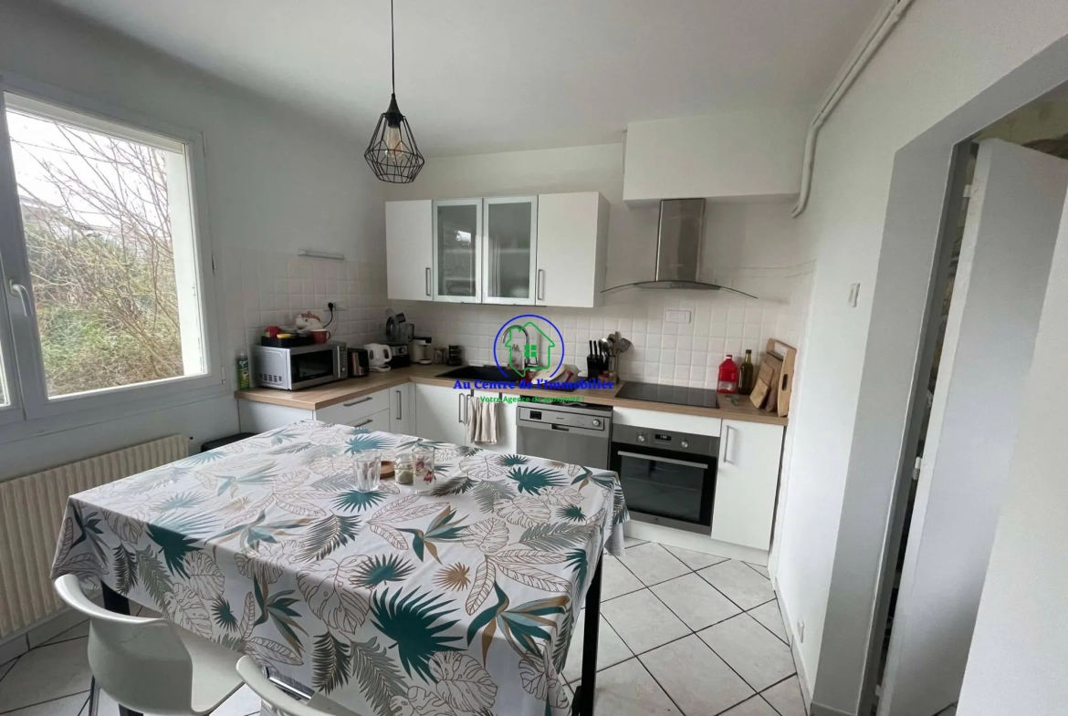 Maison de ville avec jardin, terrasse et garages à vendre à Agen 