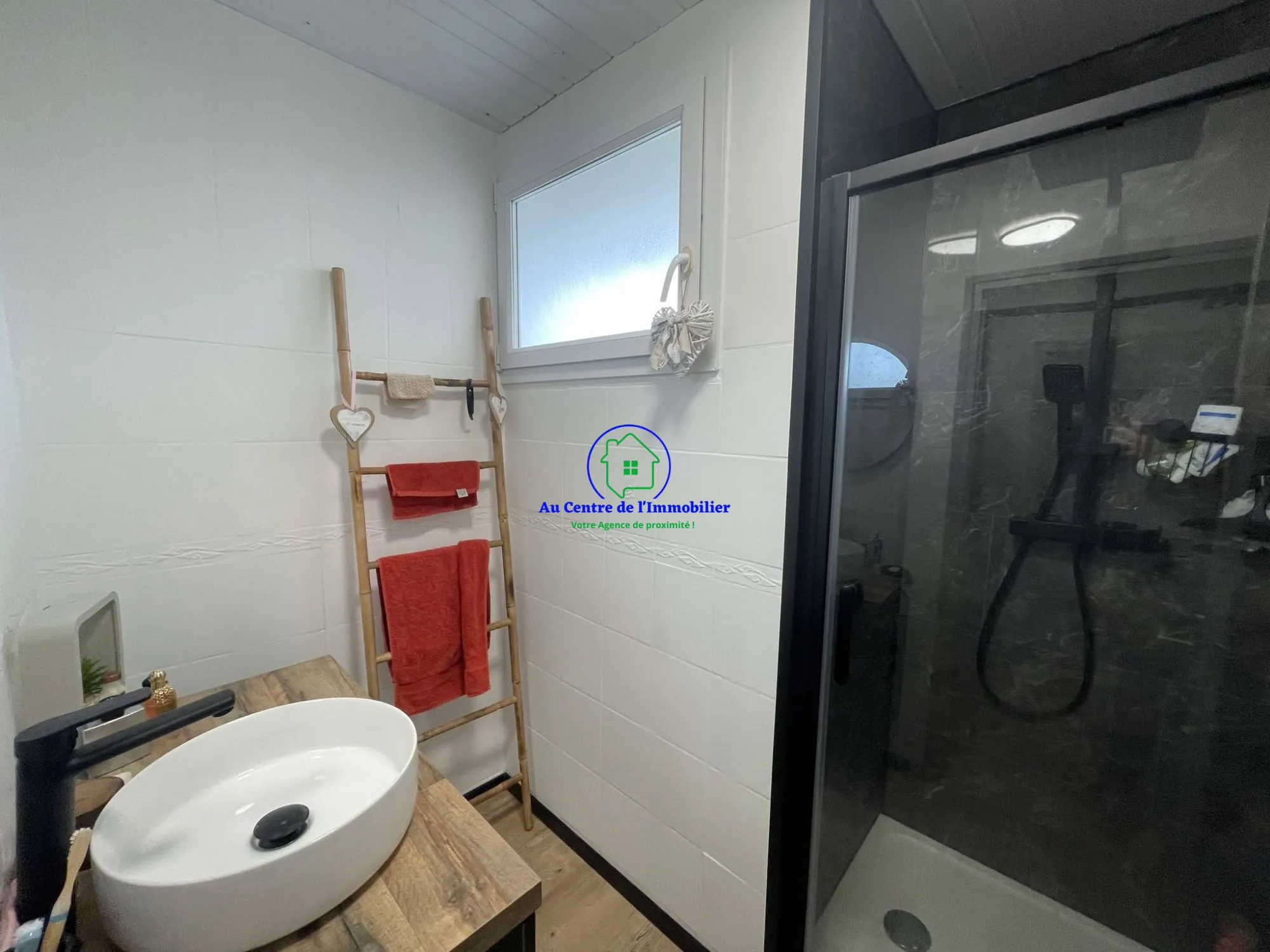 Maison de ville avec jardin, terrasse et garages à vendre à Agen 