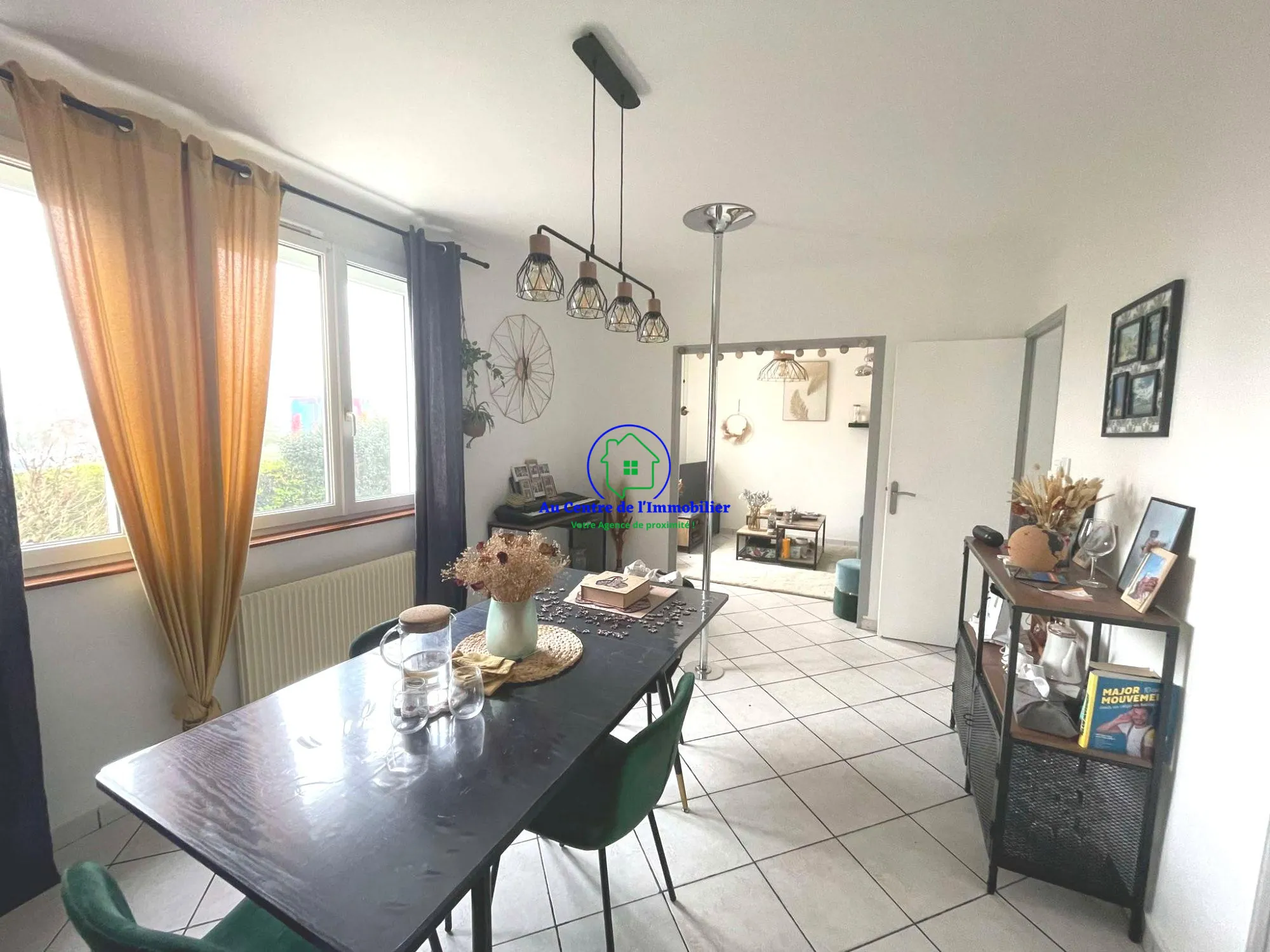 Maison de ville avec jardin, terrasse et garages à vendre à Agen 