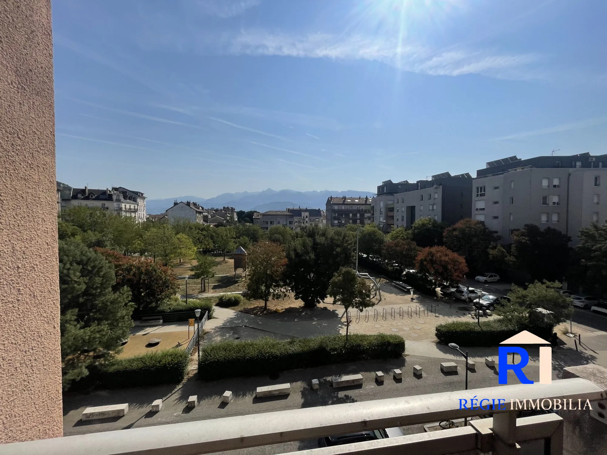 Balcon avec une vue sur Belledonne Appartement T3 lumineux avec balcon et vue à Grenoble 
