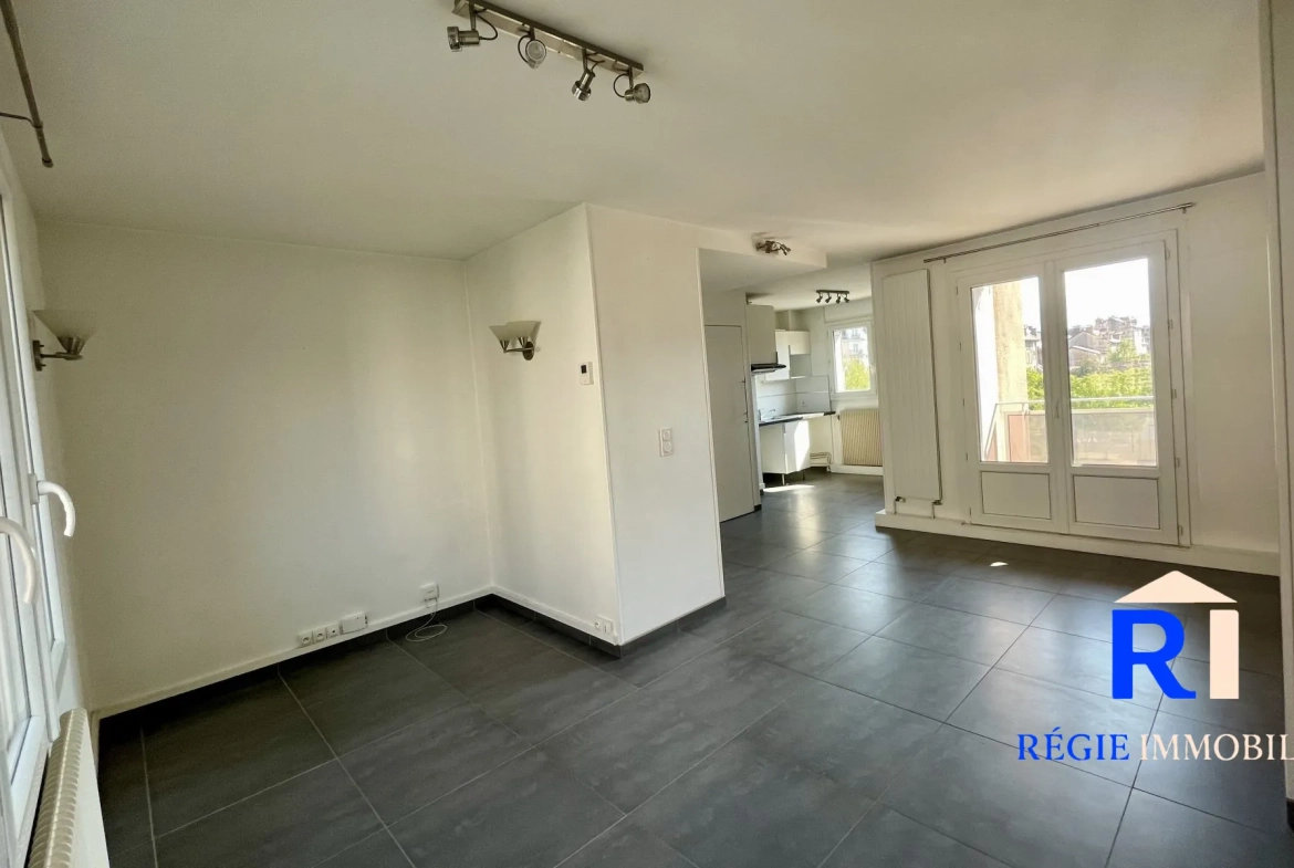 Séjour ouvert sur la cuisine Appartement T3 lumineux avec balcon et vue à Grenoble 