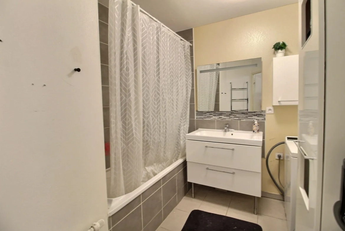 Appartement T4 à vendre à Montpellier Ovalie avec terrasse et parking en sous-sol 