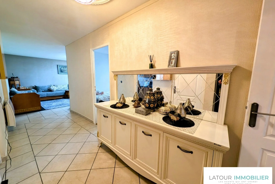 A vendre appartement T4 à Villefontaine avec balcon et cave 