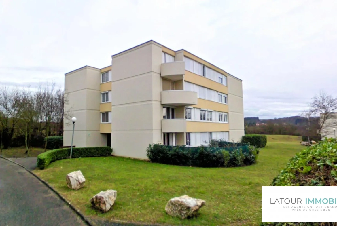 A vendre appartement T4 à Villefontaine avec balcon et cave 