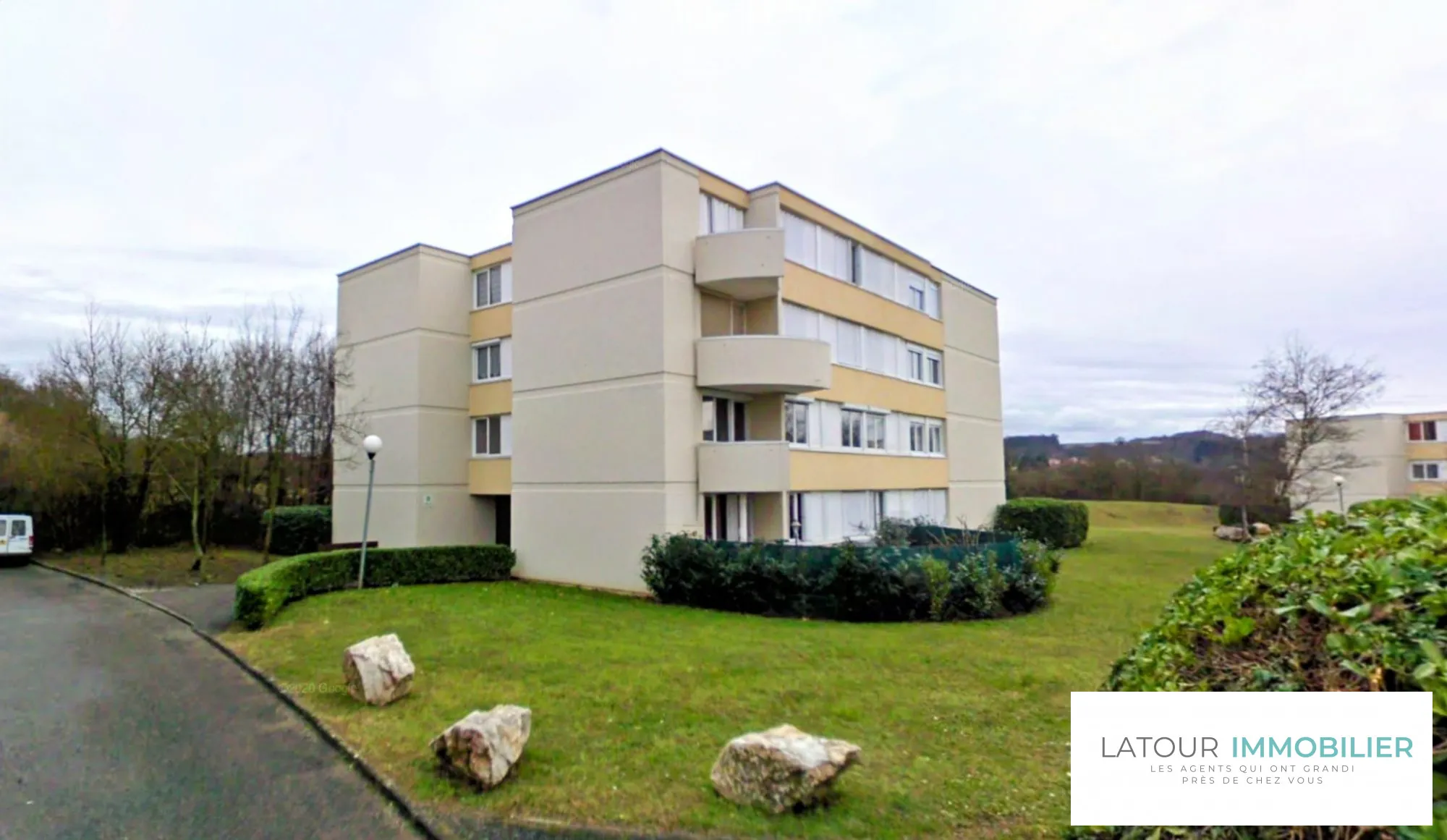 A vendre appartement T4 à Villefontaine avec balcon et cave 