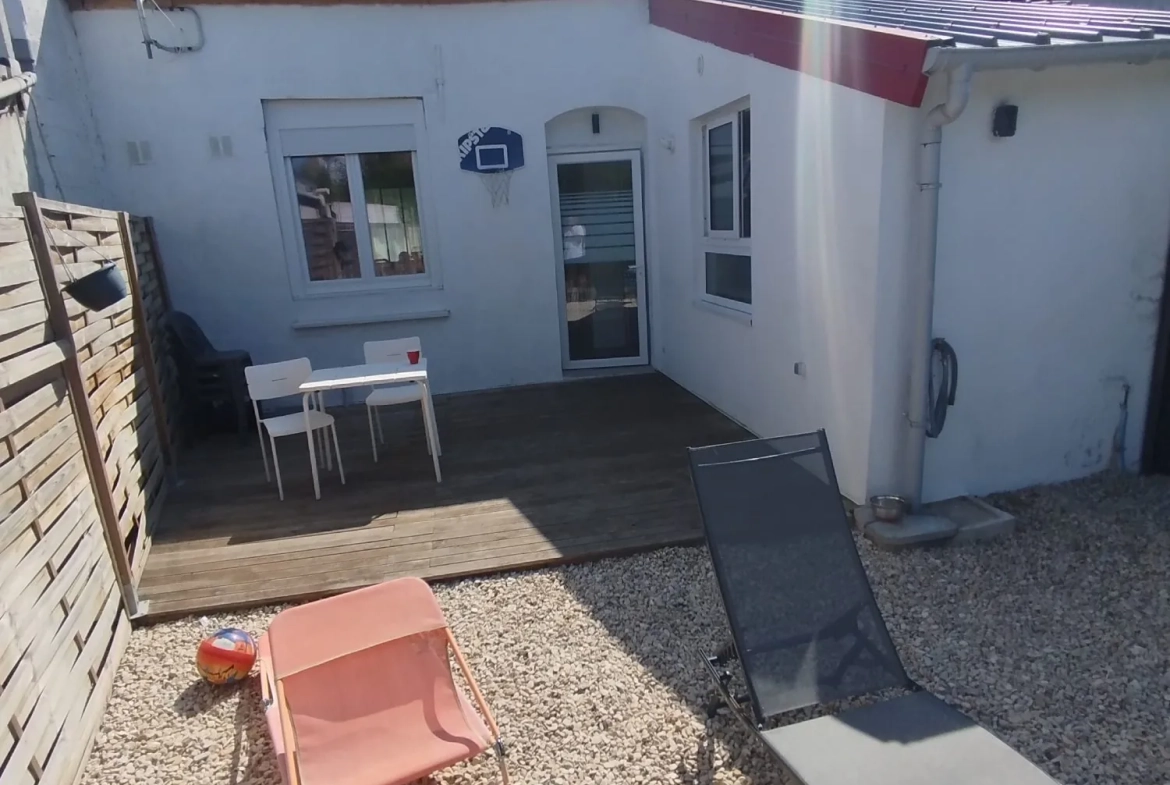 Maison à vendre à Saint-Amand-les-Eaux - 70 m², 2 chambres, jardin et cave 
