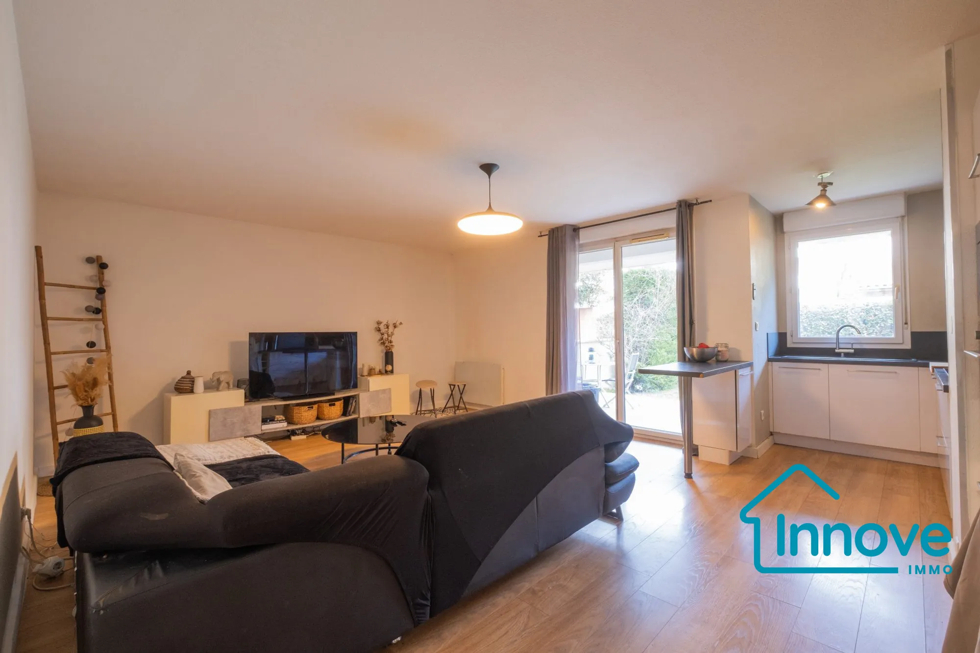 Appartement T3 lumineux avec terrasse, jardin privé et piscine à Toulouse 