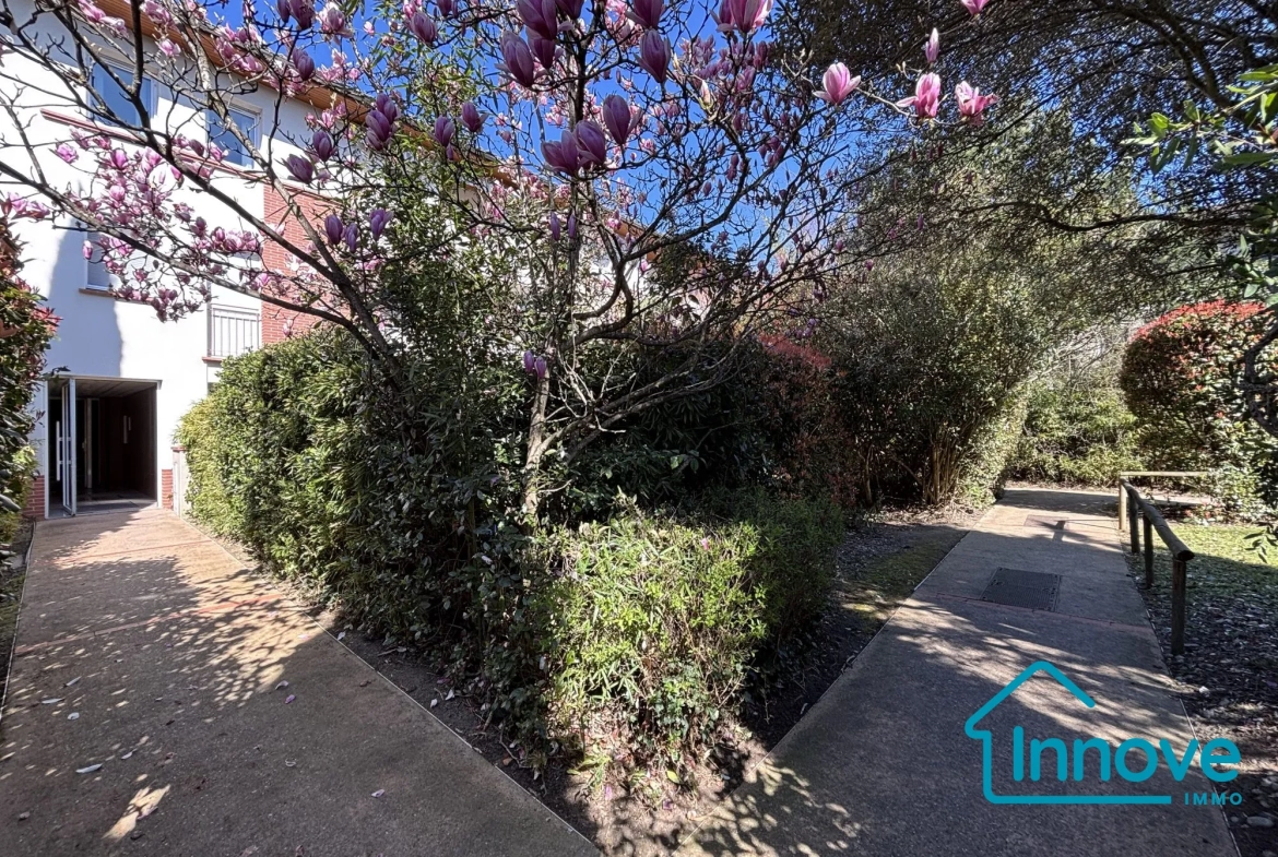 Appartement T3 lumineux avec terrasse, jardin privé et piscine à Toulouse 