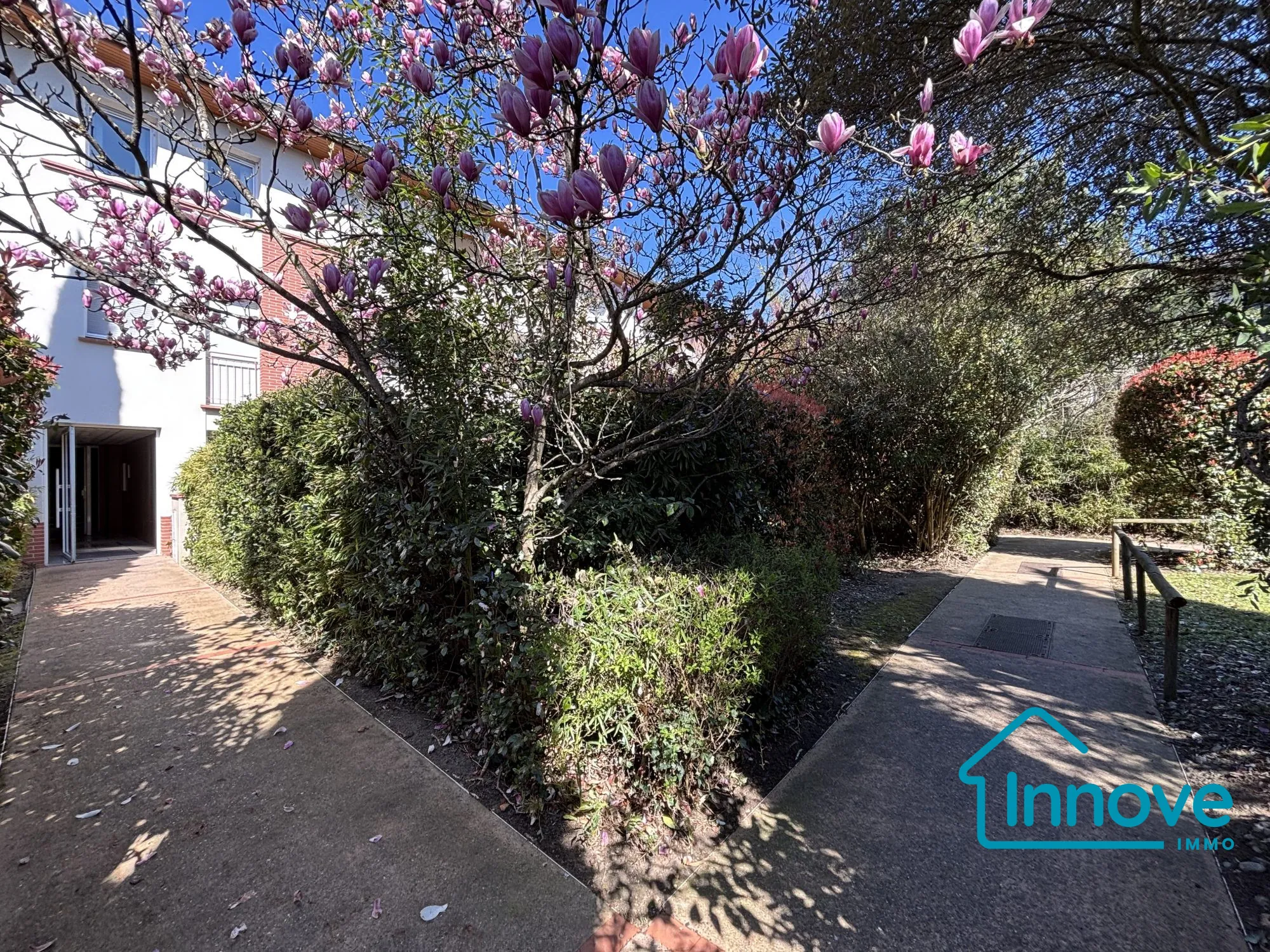 Appartement T3 lumineux avec terrasse, jardin privé et piscine à Toulouse 