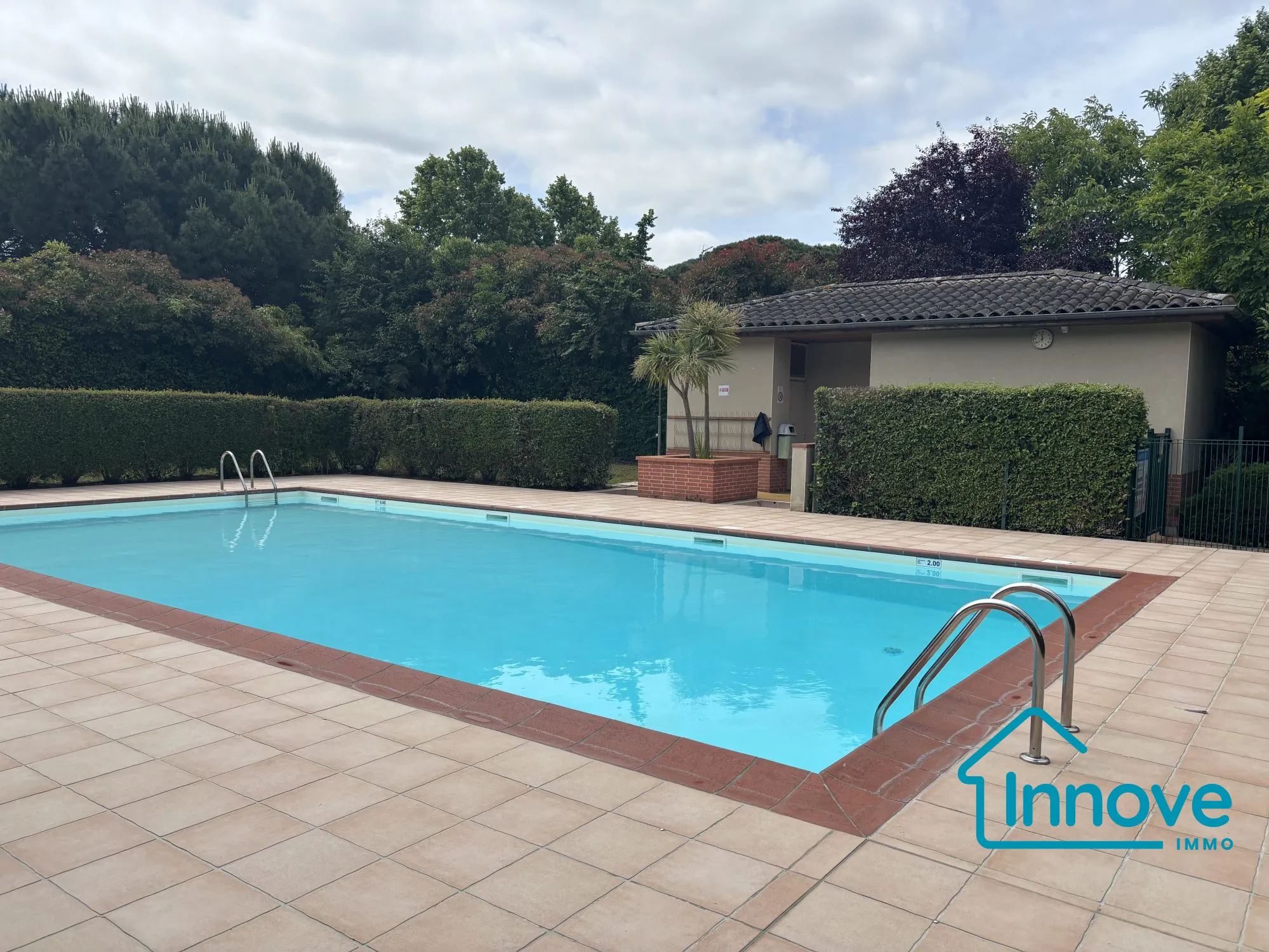 Appartement T3 lumineux avec terrasse, jardin privé et piscine à Toulouse 