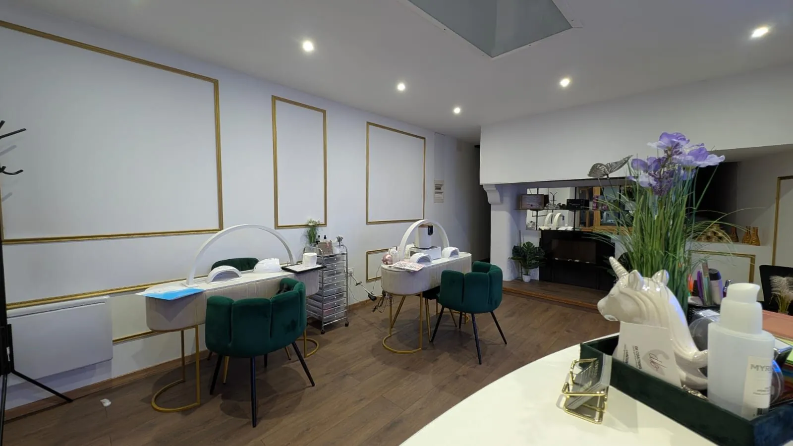 Salon de beauté polyvalent à vendre à Pontarlier – Opportunité clé en main 