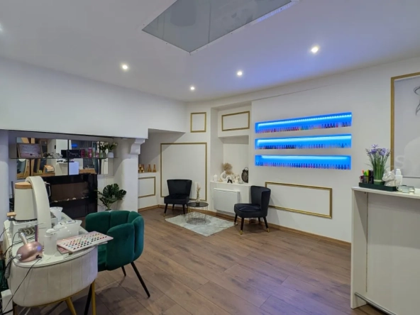 Salon de beauté polyvalent à vendre à Pontarlier – Opportunité clé en main