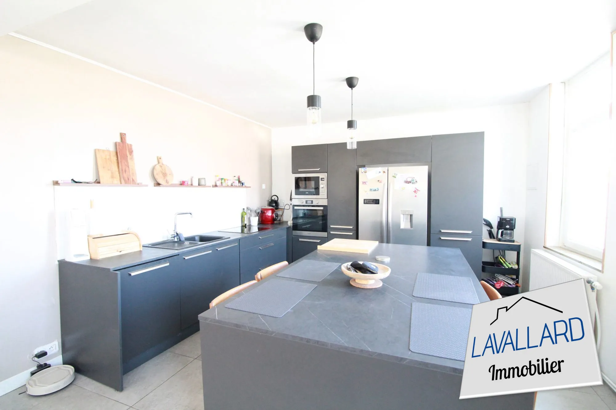 Cuisine Maison familiale de 264 m² à Beauval, confort moderne et charme authentique 
