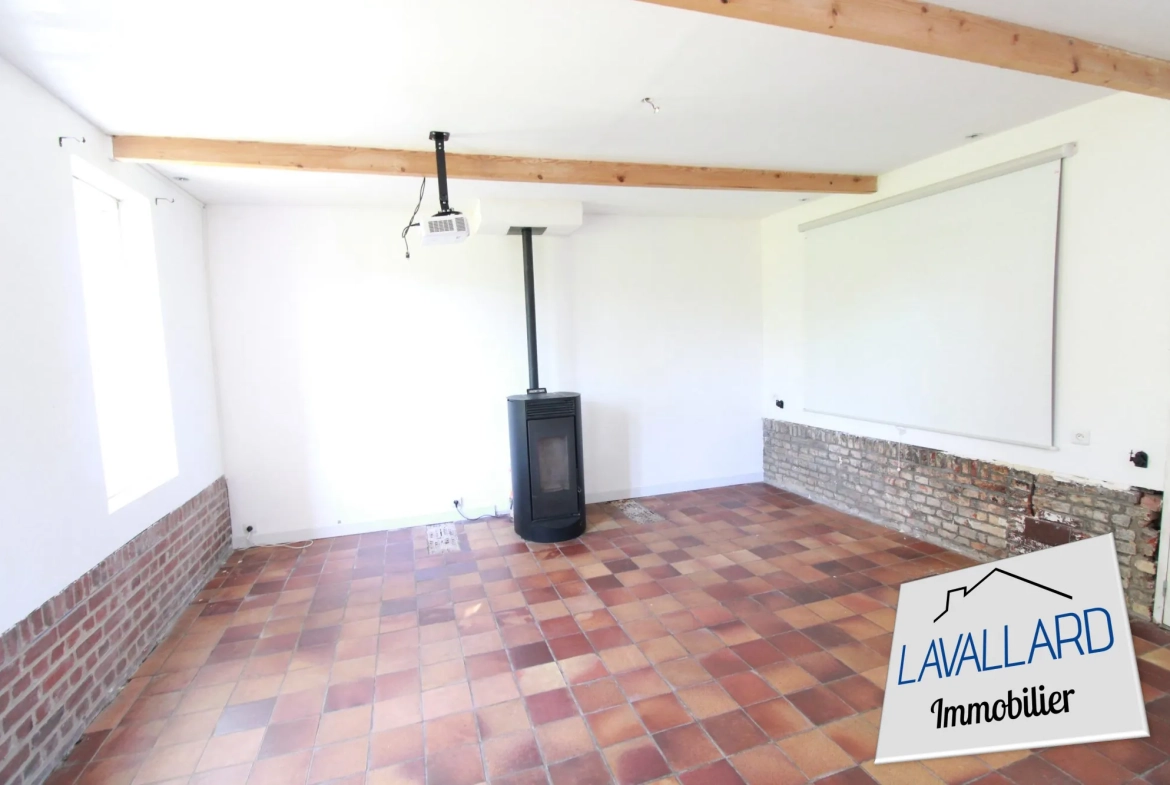 Salle vidéo Maison familiale de 264 m² à Beauval, confort moderne et charme authentique 