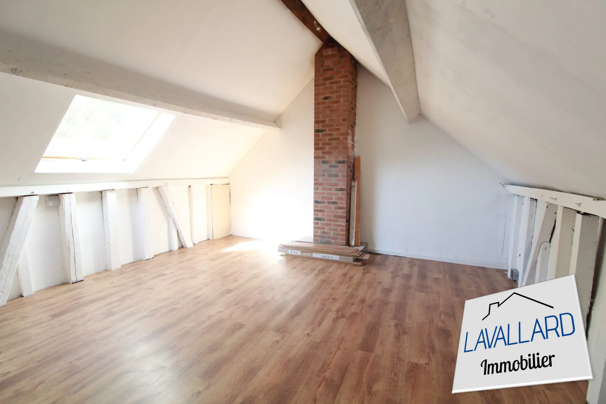 Mezzanine Maison familiale de 264 m² à Beauval, confort moderne et charme authentique 