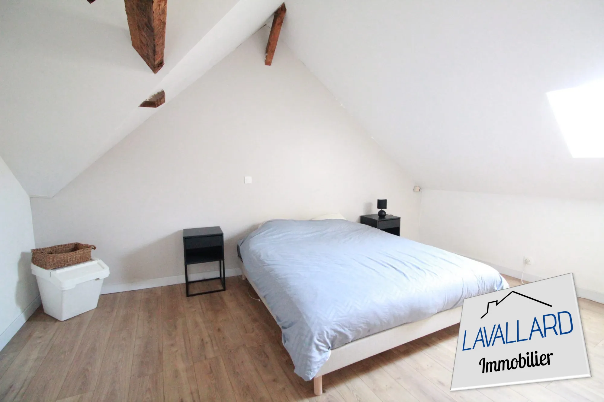 Chambre Maison familiale de 264 m² à Beauval, confort moderne et charme authentique 