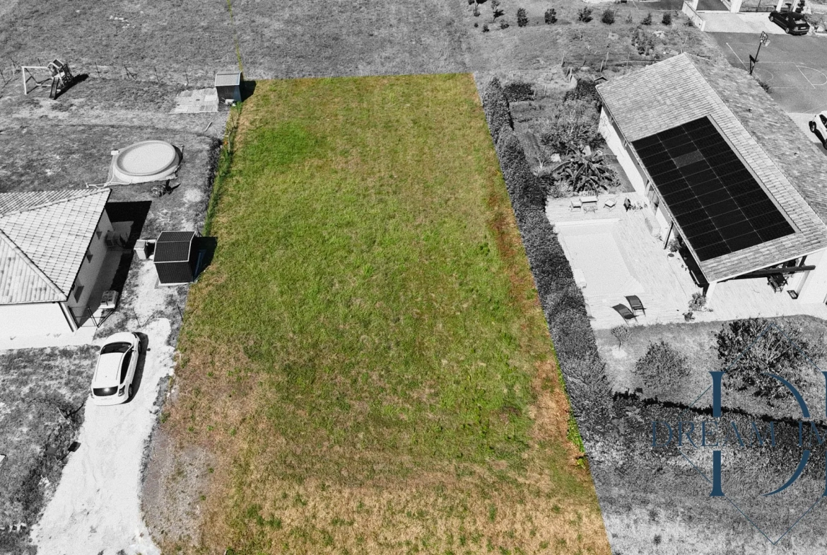 Terrain constructible avec vue campagne à Bélus - 826 m² prêt à bâtir 