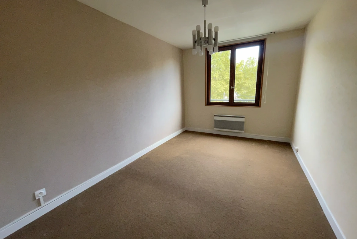 Appartement T3 à Échirolles sur Cour Jean Jaurès avec Balcon et Vue 