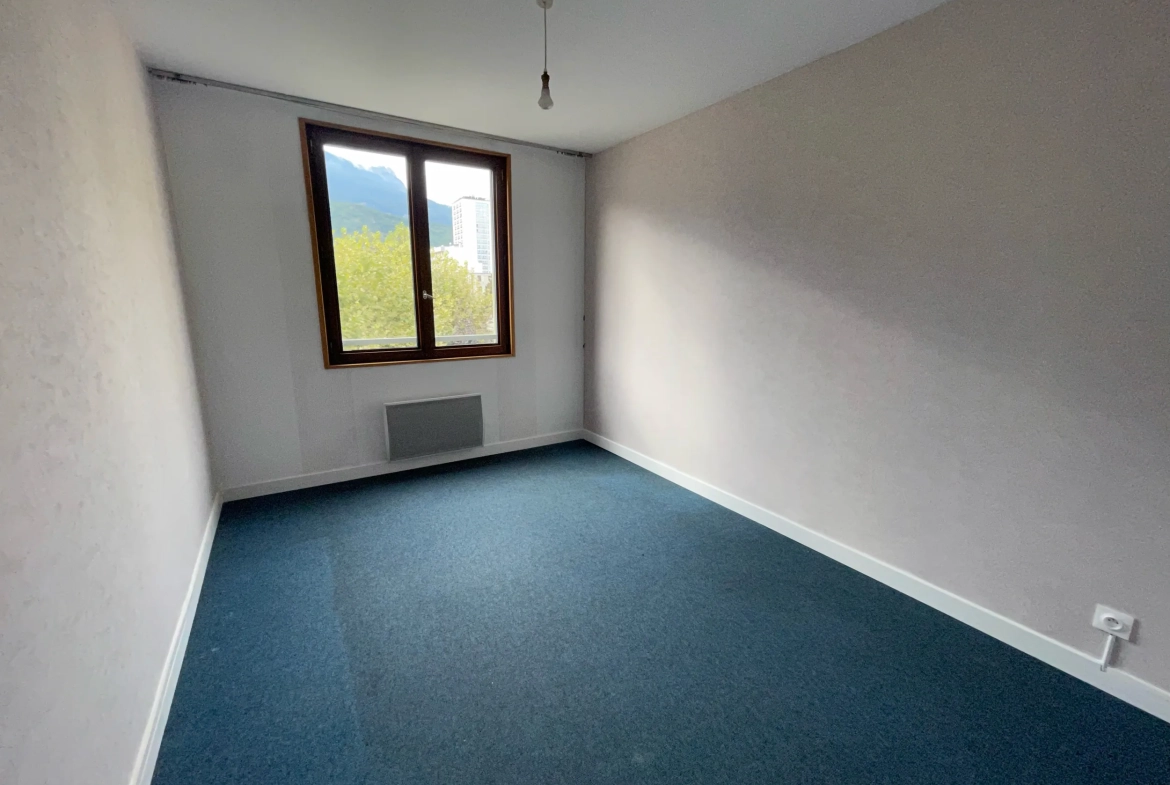 Appartement T3 à Échirolles sur Cour Jean Jaurès avec Balcon et Vue 
