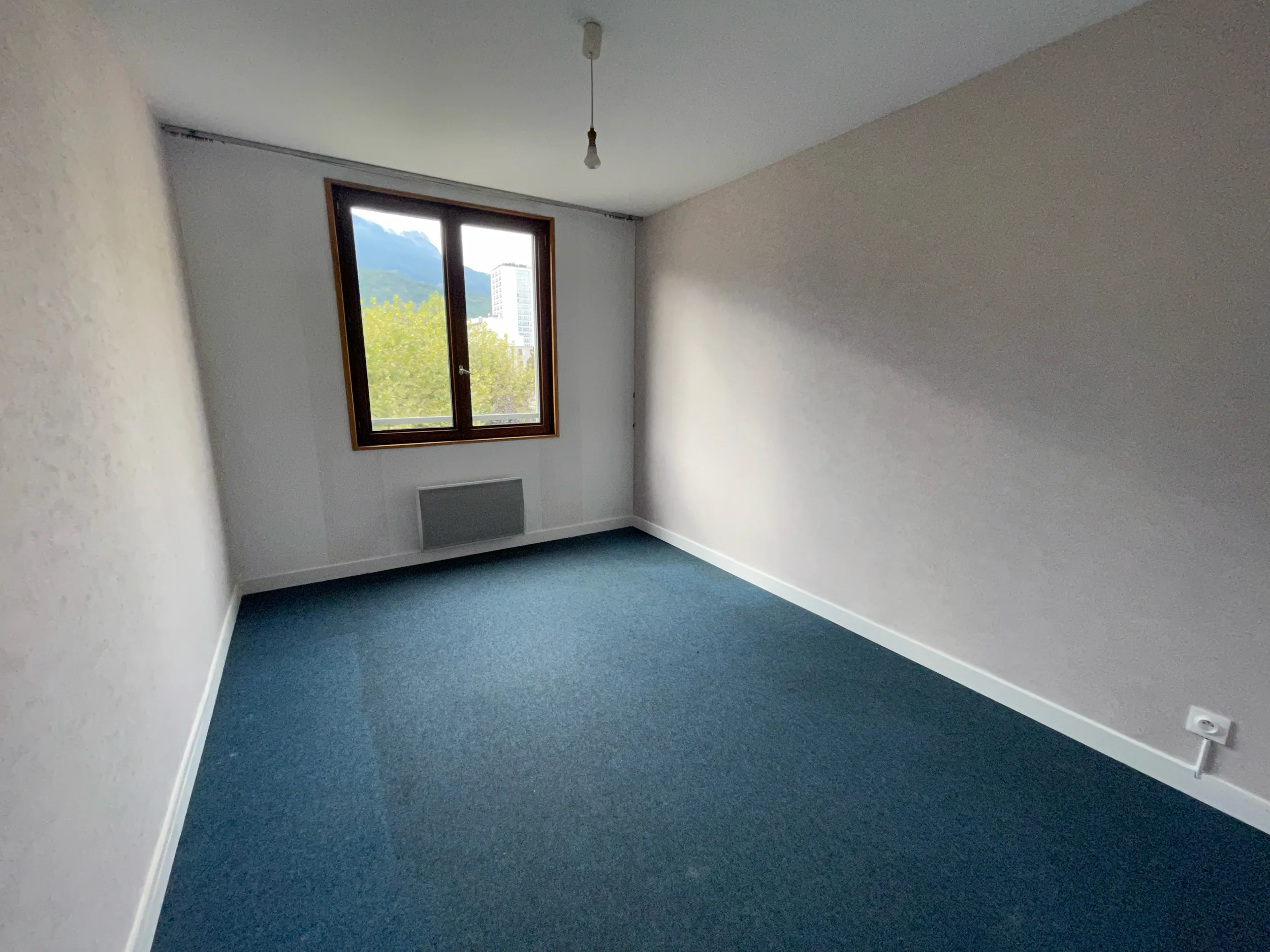 Appartement T3 à Échirolles sur Cour Jean Jaurès avec Balcon et Vue 