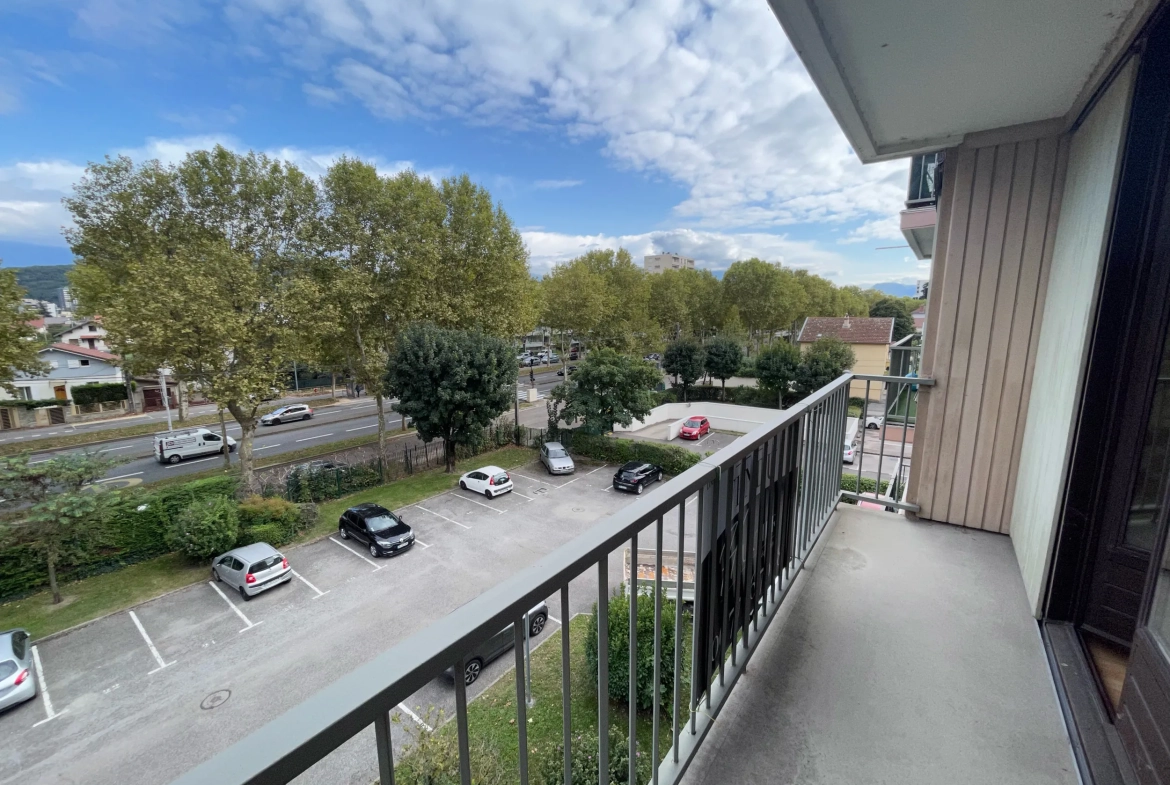 Appartement T3 à Échirolles sur Cour Jean Jaurès avec Balcon et Vue 