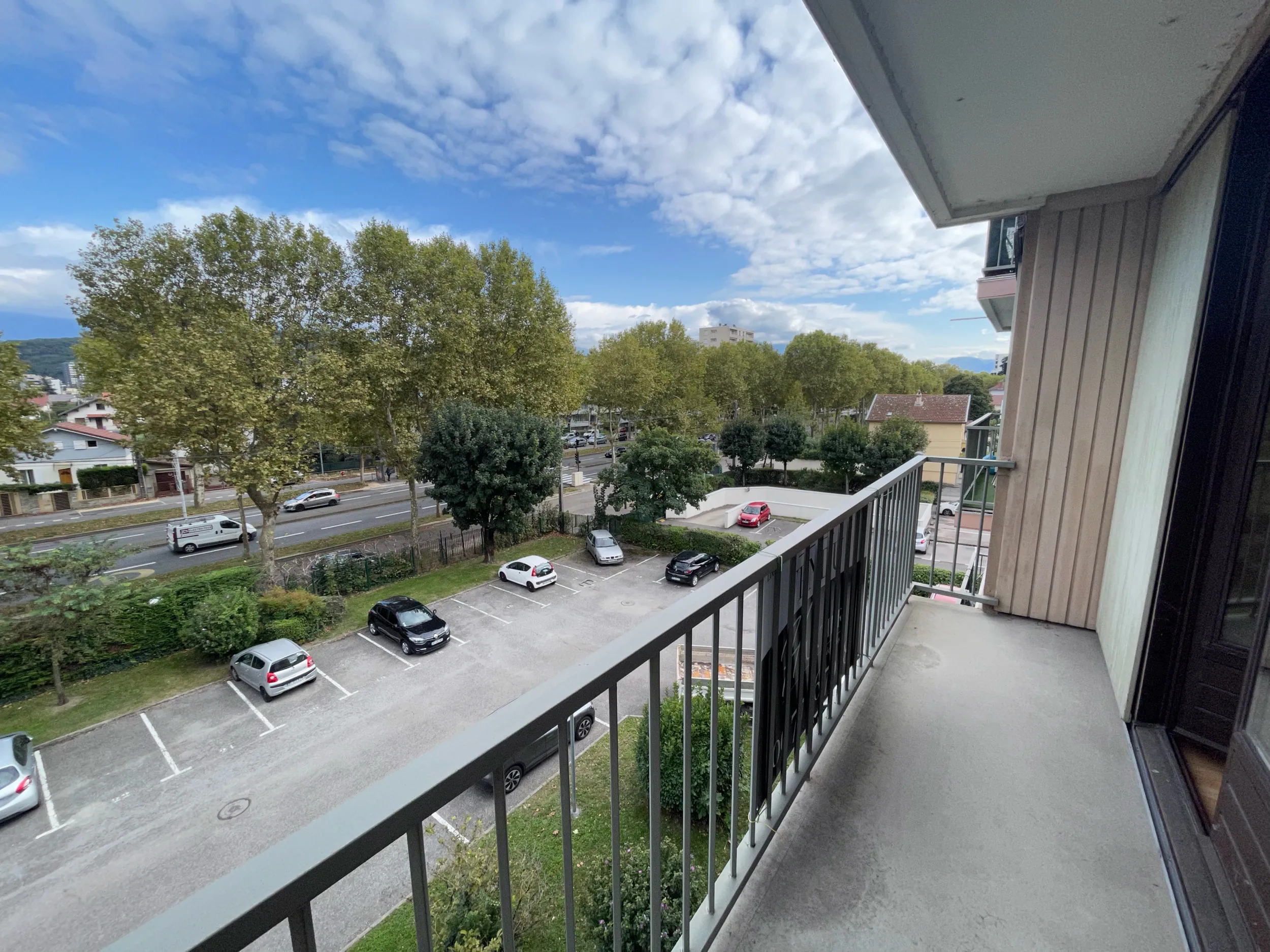 Appartement T3 à Échirolles sur Cour Jean Jaurès avec Balcon et Vue 