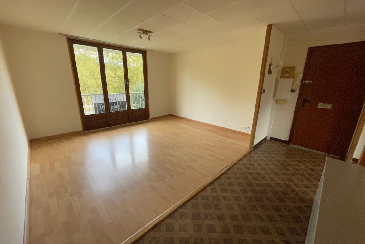 Appartement T3 à Échirolles sur Cour Jean Jaurès avec Balcon et Vue 