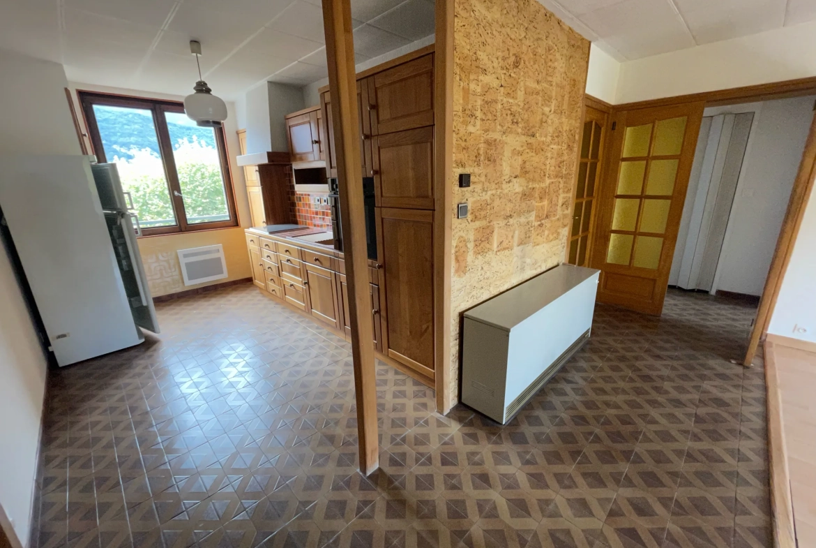 Appartement T3 à Échirolles sur Cour Jean Jaurès avec Balcon et Vue 