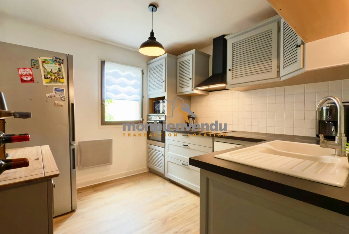 Appartement duplex 3 chambres avec balcon et garage à Aurillac 