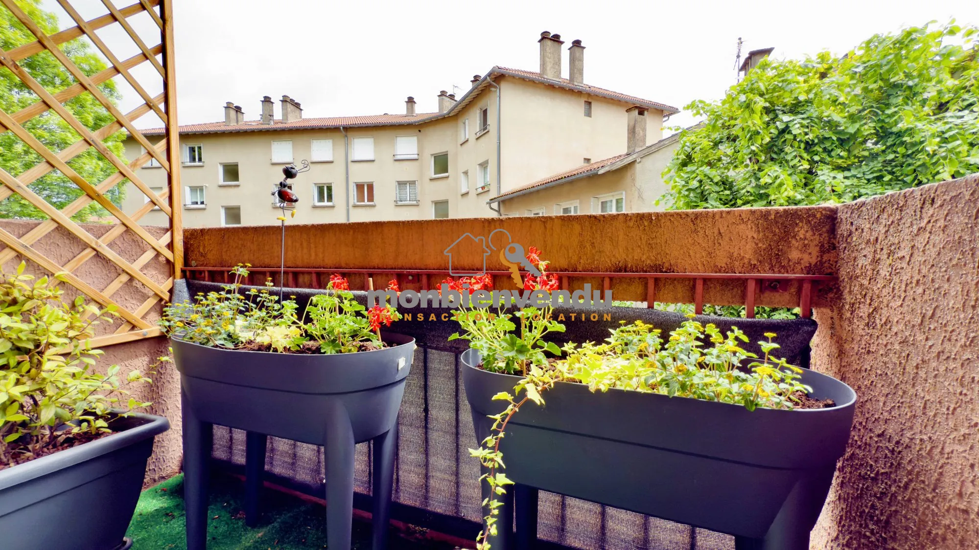 Appartement duplex 3 chambres avec balcon et garage à Aurillac 