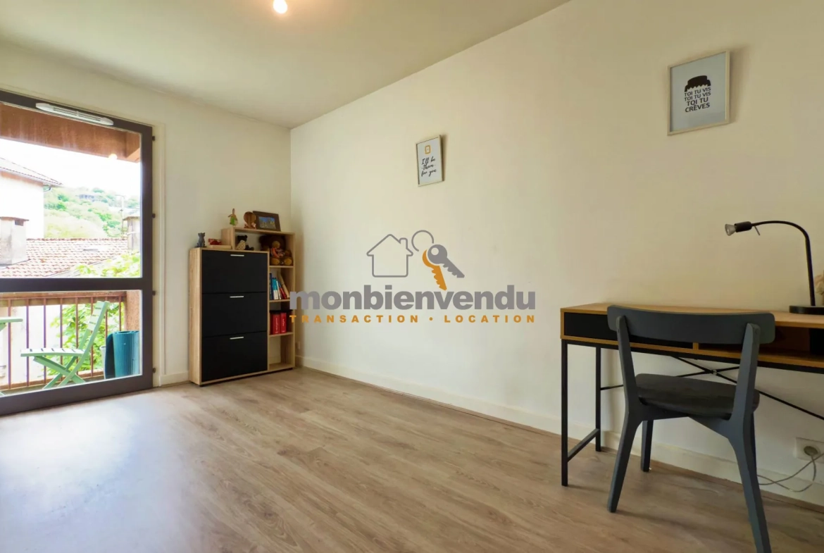 Appartement duplex 3 chambres avec balcon et garage à Aurillac 