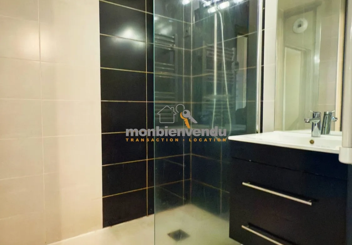 Appartement duplex 3 chambres avec balcon et garage à Aurillac 