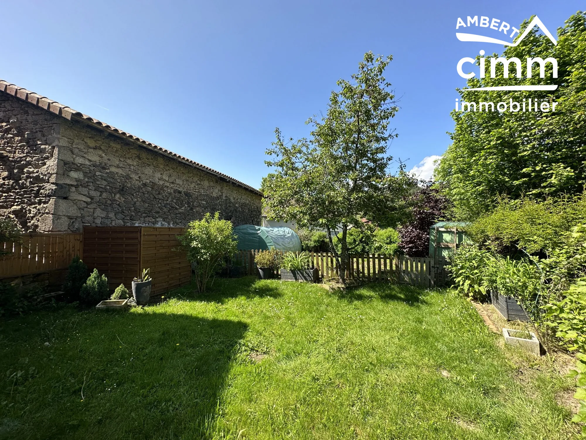 Maison de village rénovée avec jardin à Champétieres – 124 m² 