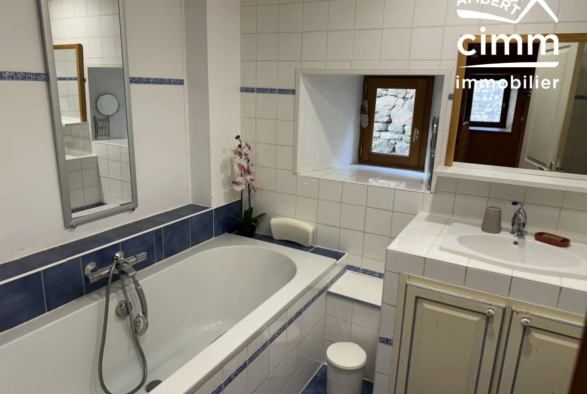 Maison de village rénovée avec jardin à Champétieres – 124 m² 