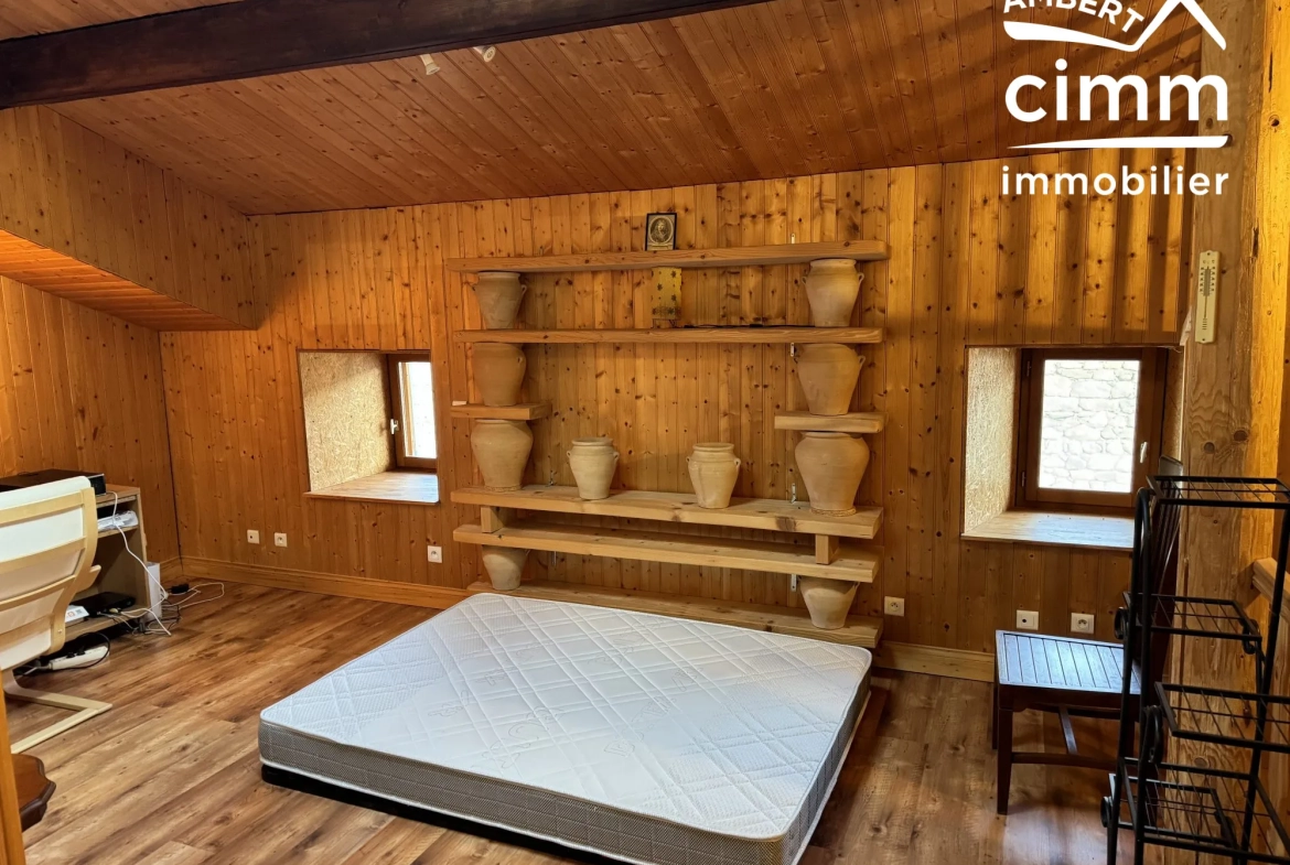Maison de village rénovée avec jardin à Champétieres – 124 m² 