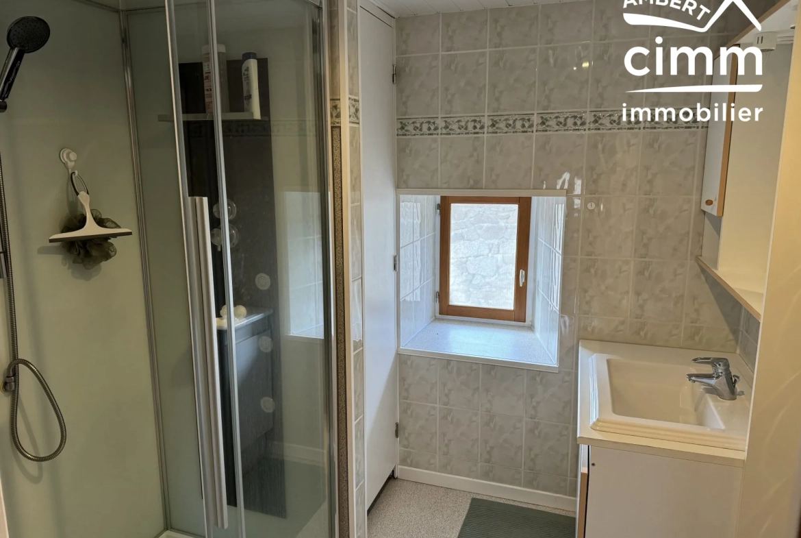 Maison de village rénovée avec jardin à Champétieres – 124 m² 