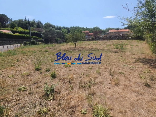 Terrain constructible de 1615 m² à Codalet, proche Prades