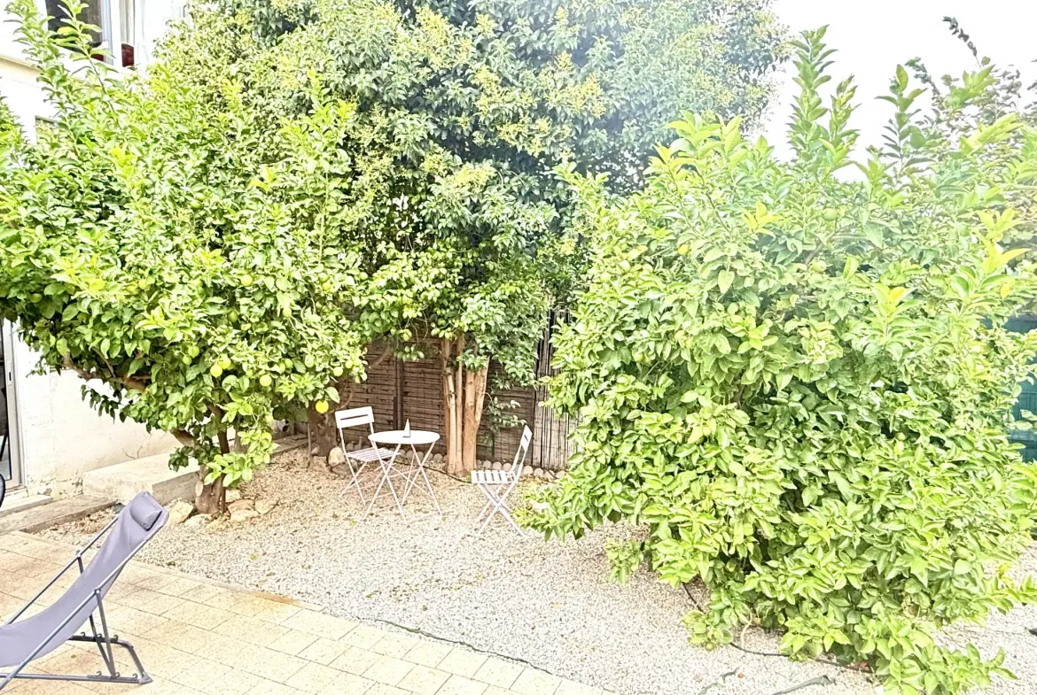 Villa 3 faces de 140 m² avec double logement, garage et jardin en vente à Le Soler 