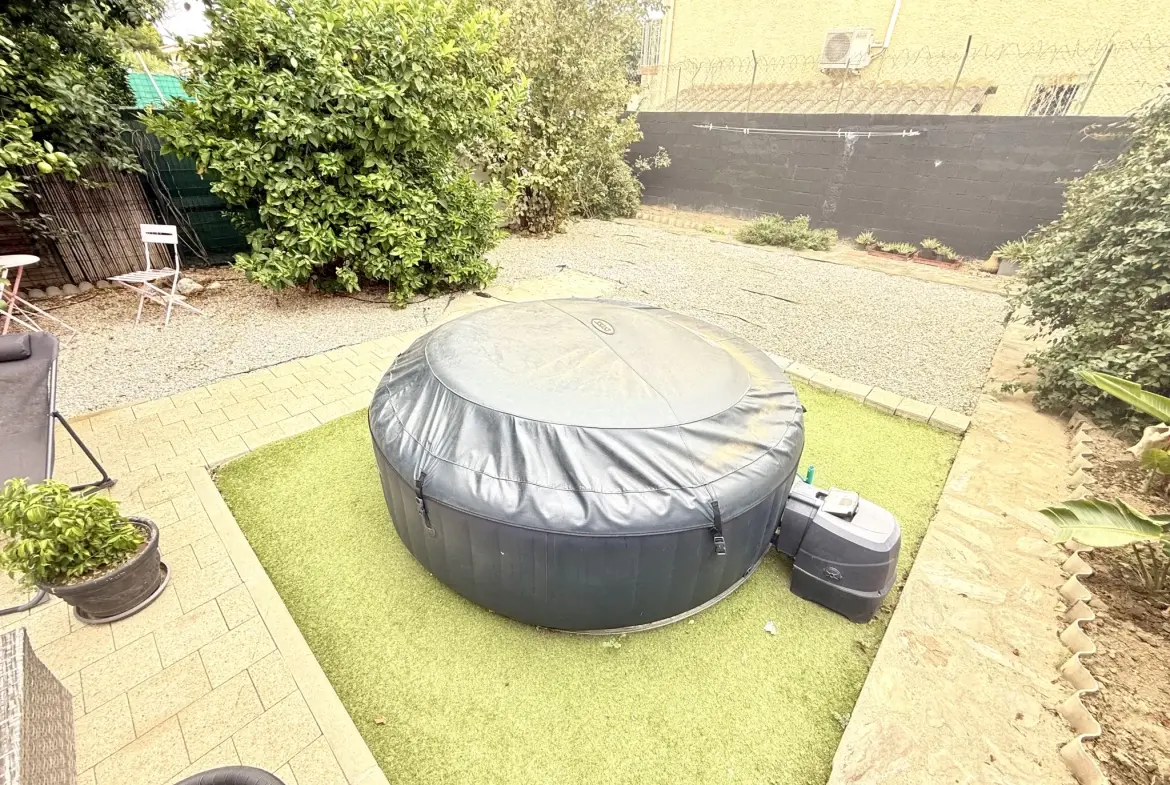 Villa 3 faces de 140 m² avec double logement, garage et jardin en vente à Le Soler 