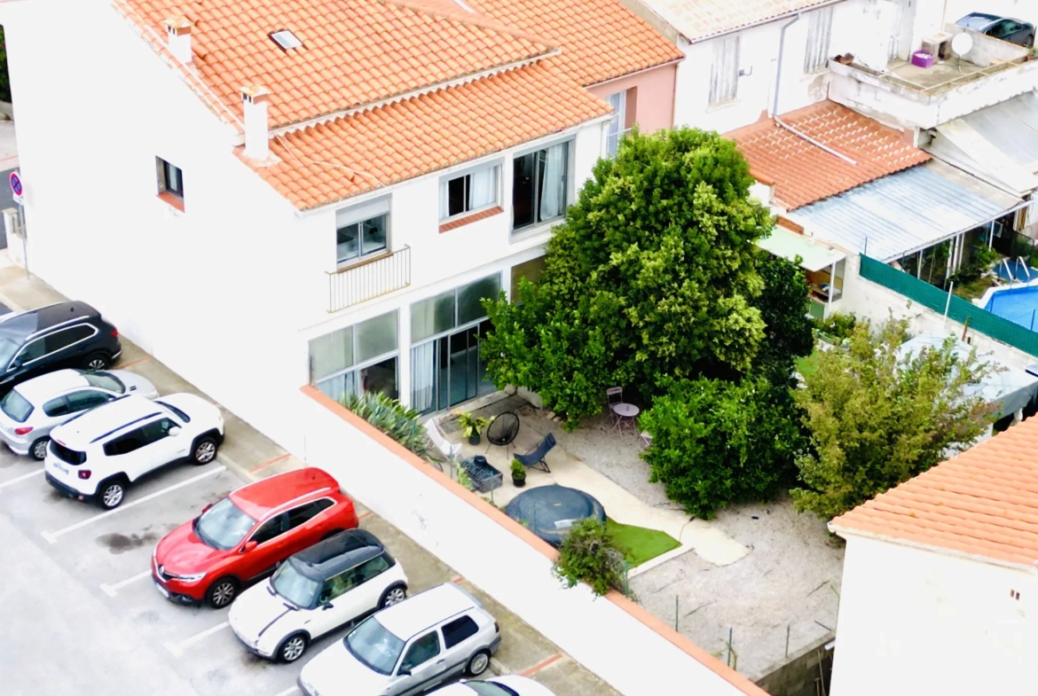 Villa 3 faces de 140 m² avec double logement, garage et jardin en vente à Le Soler 