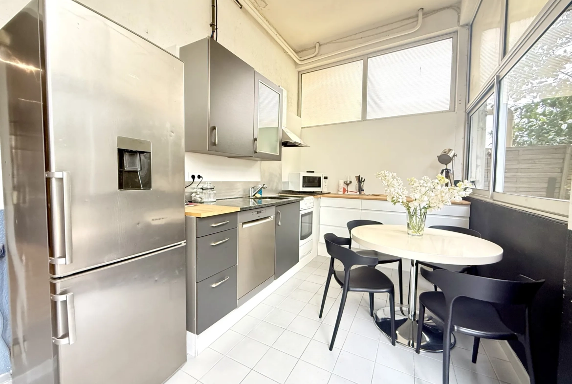 Villa 3 faces de 140 m² avec double logement, garage et jardin en vente à Le Soler 