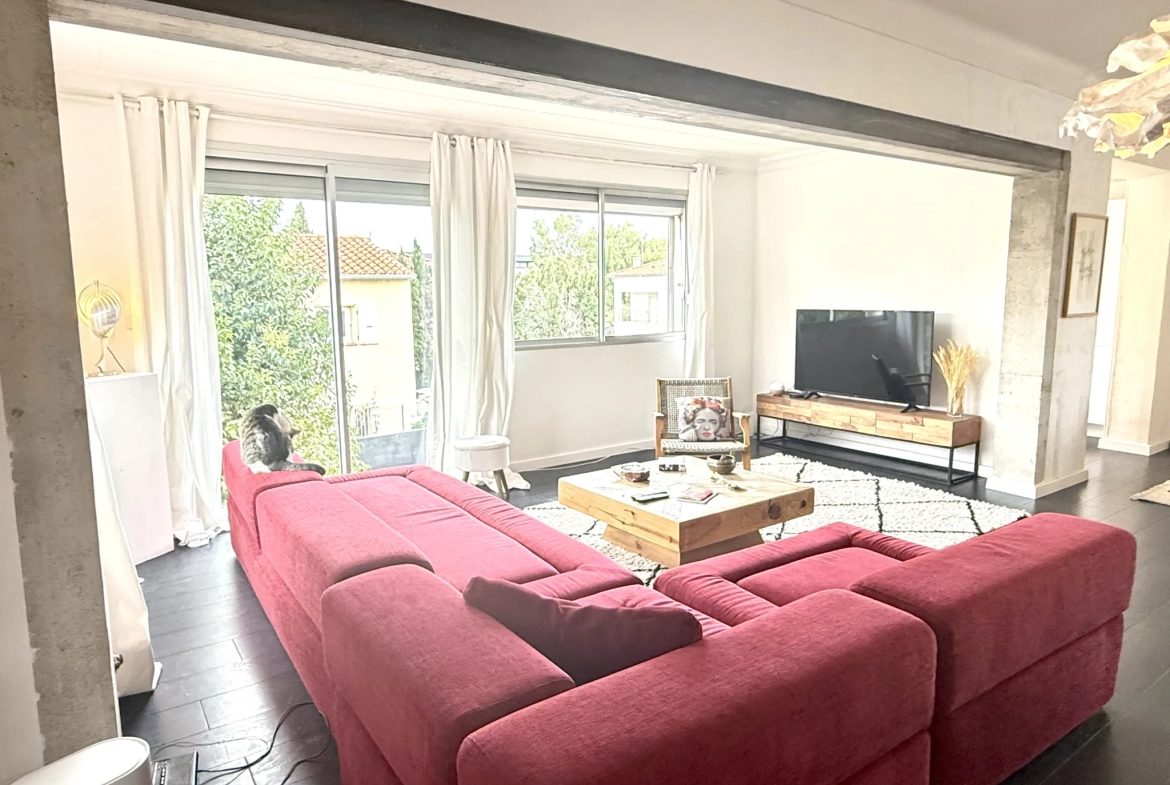 Villa 3 faces de 140 m² avec double logement, garage et jardin en vente à Le Soler 