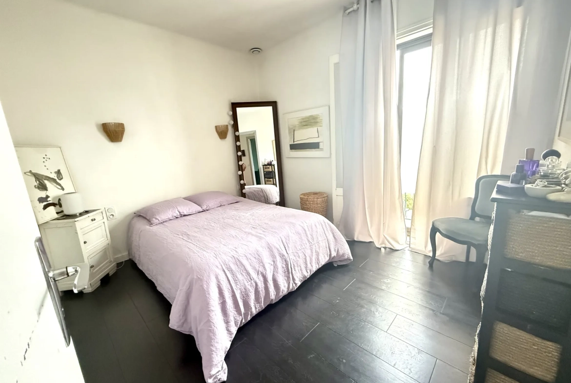 Villa 3 faces de 140 m² avec double logement, garage et jardin en vente à Le Soler 