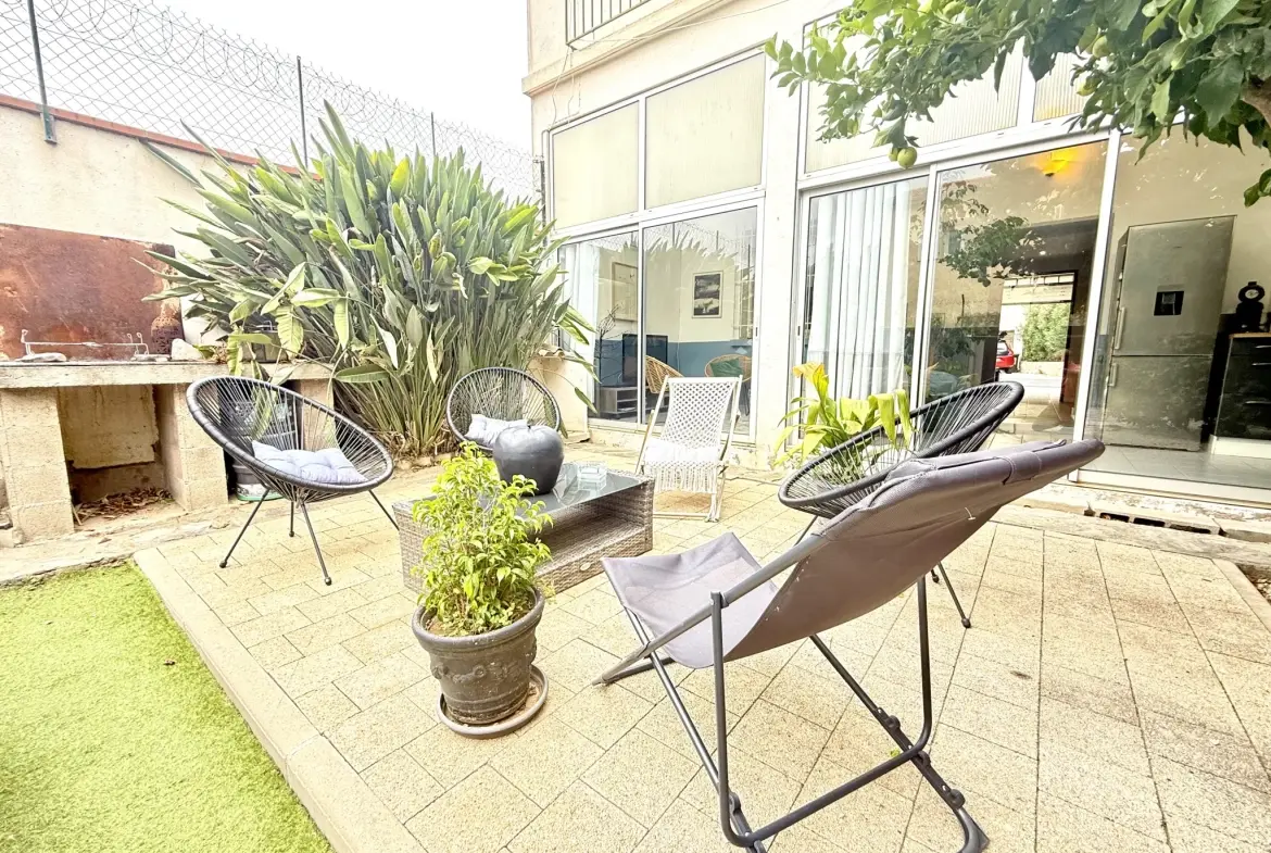 Villa 3 faces de 140 m² avec double logement, garage et jardin en vente à Le Soler 