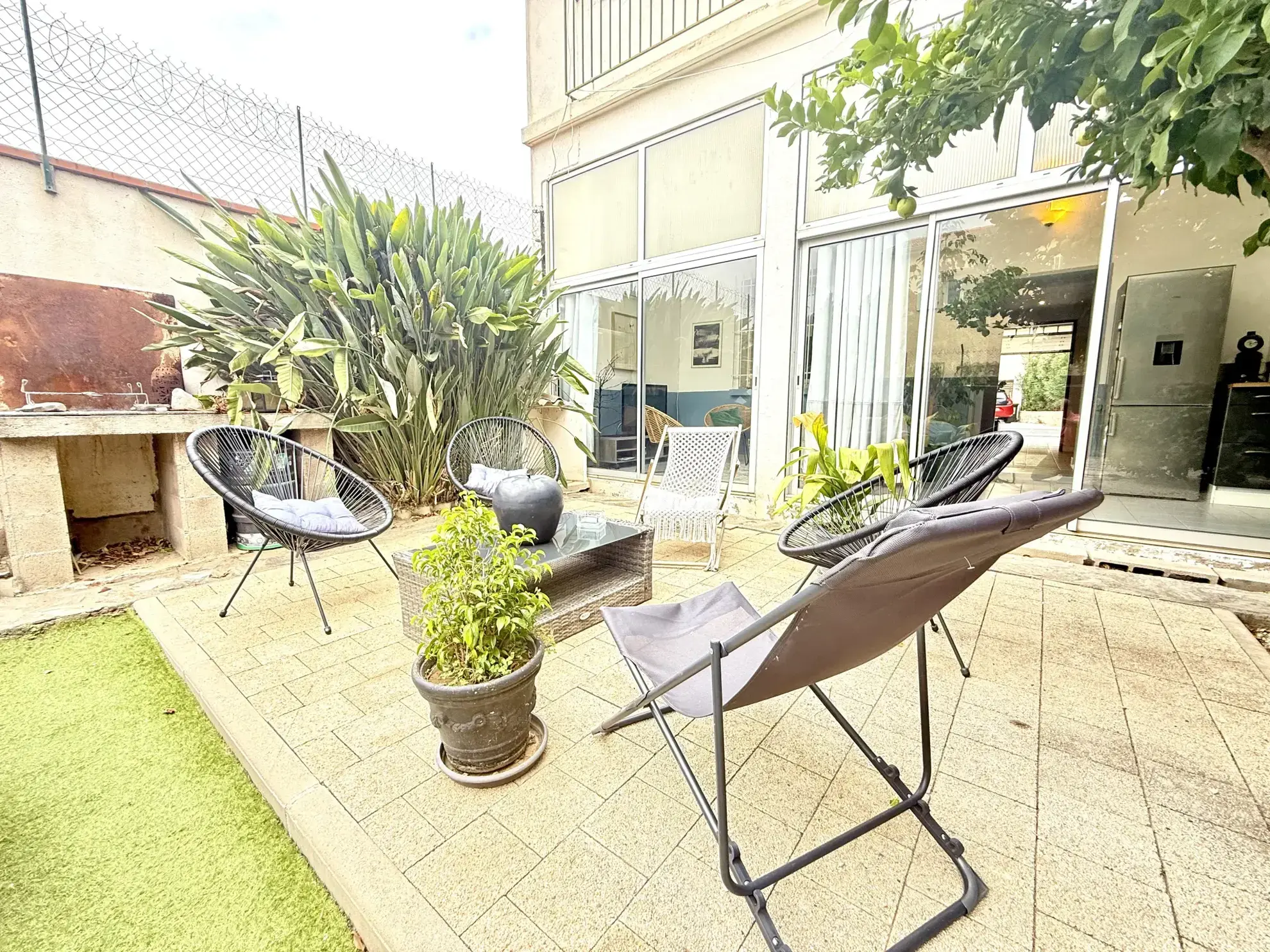 Villa 3 faces de 140 m² avec double logement, garage et jardin en vente à Le Soler 