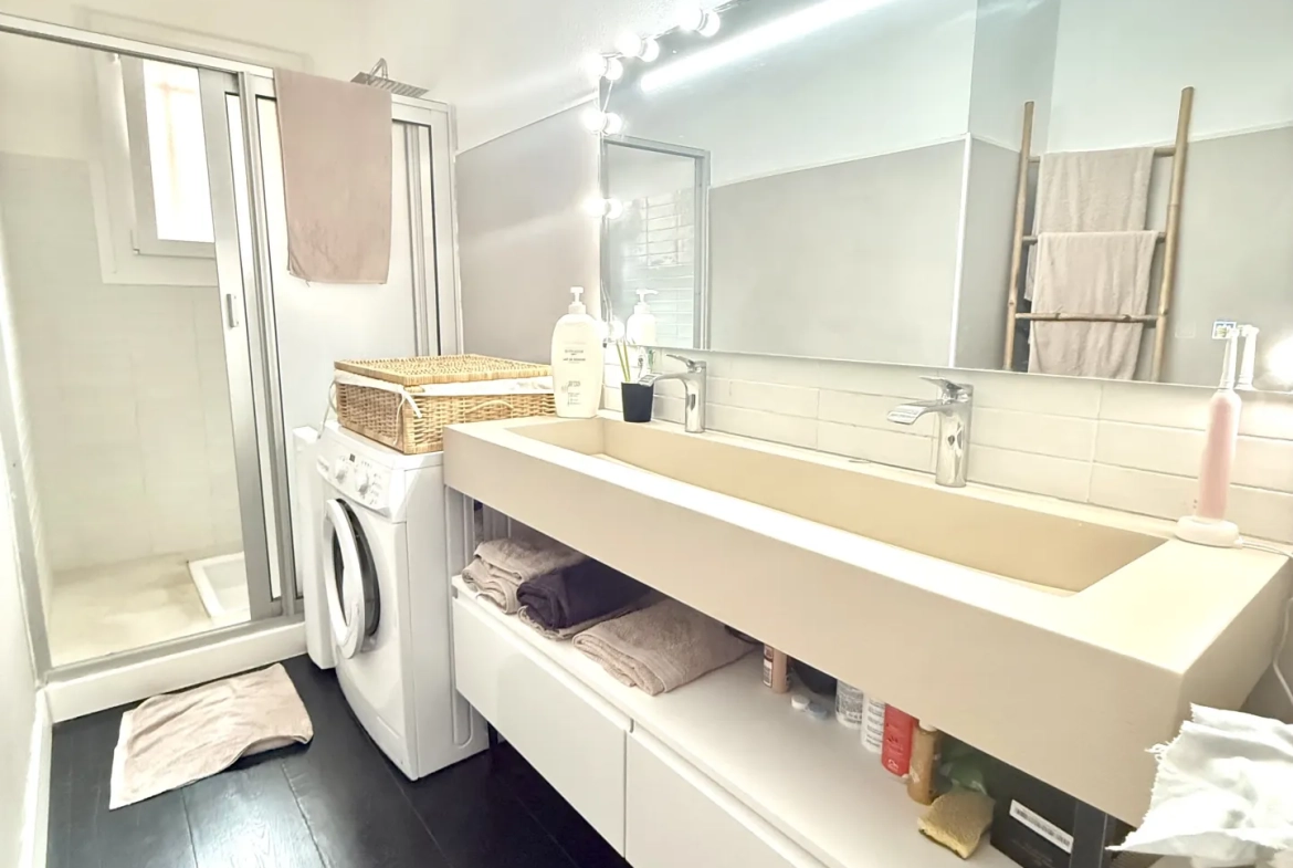 Villa 3 faces de 140 m² avec double logement, garage et jardin en vente à Le Soler 