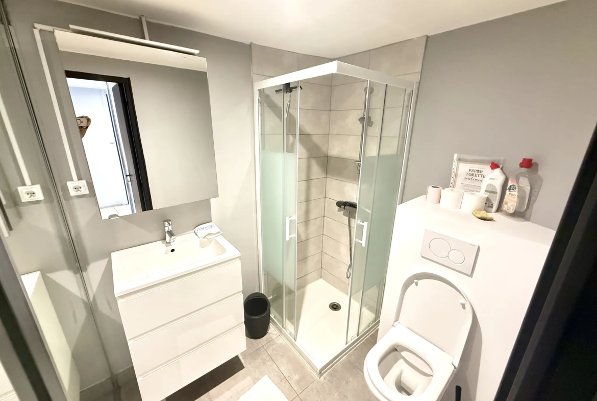 Villa 3 faces de 140 m² avec double logement, garage et jardin en vente à Le Soler 