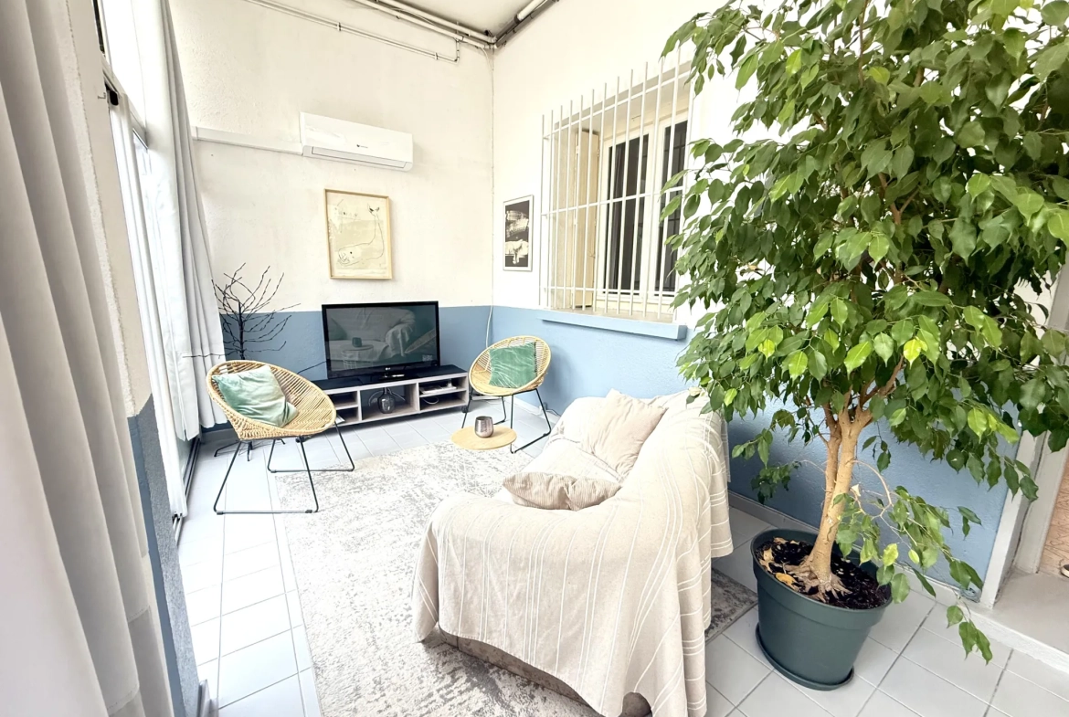 Villa 3 faces de 140 m² avec double logement, garage et jardin en vente à Le Soler 